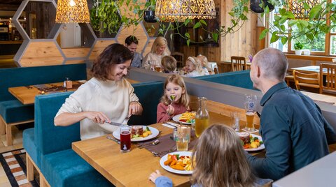 Restaurantbereich in gemütlicher Atmosphäre